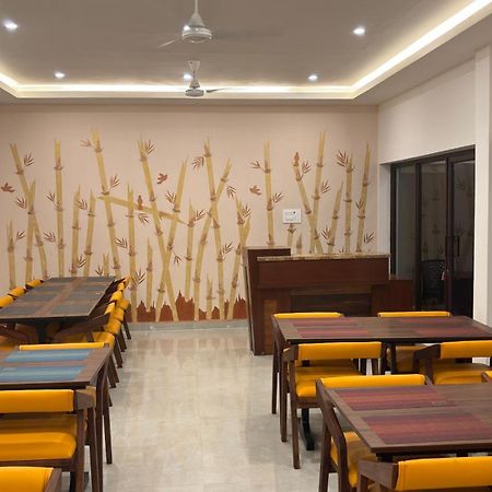 Hotel The Riviera Theni Allinagaram Exterior foto