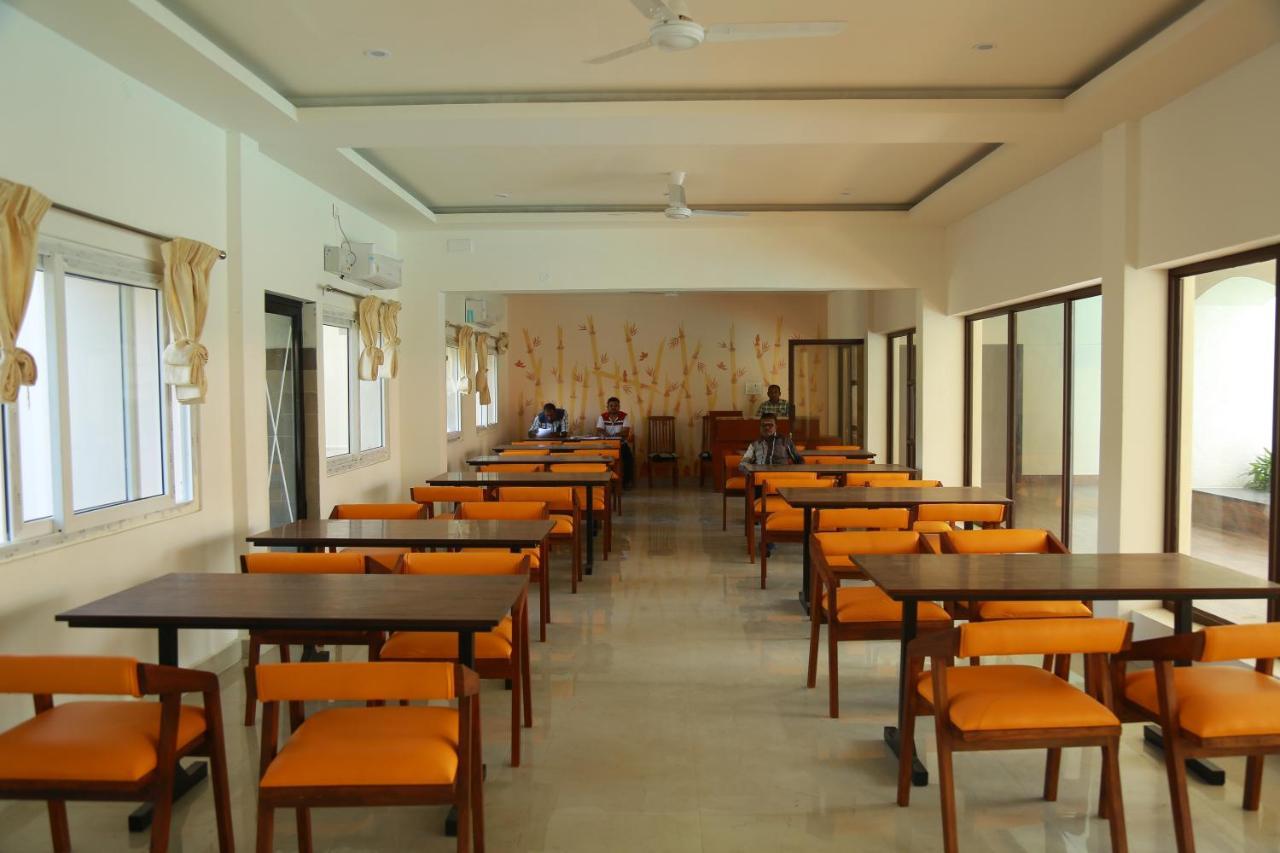 Hotel The Riviera Theni Allinagaram Exterior foto